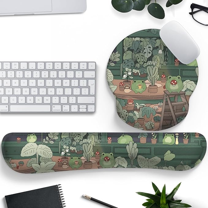 Cute Frog Mouse Pad with Wrist Rest Kawaii Green Decor Mat, Ergonomic Mouse Pad for Desk Computer Keyboard Laptop, Desk Decor Office Accessories for Girl Wrist Rest for Computer Keyboard.