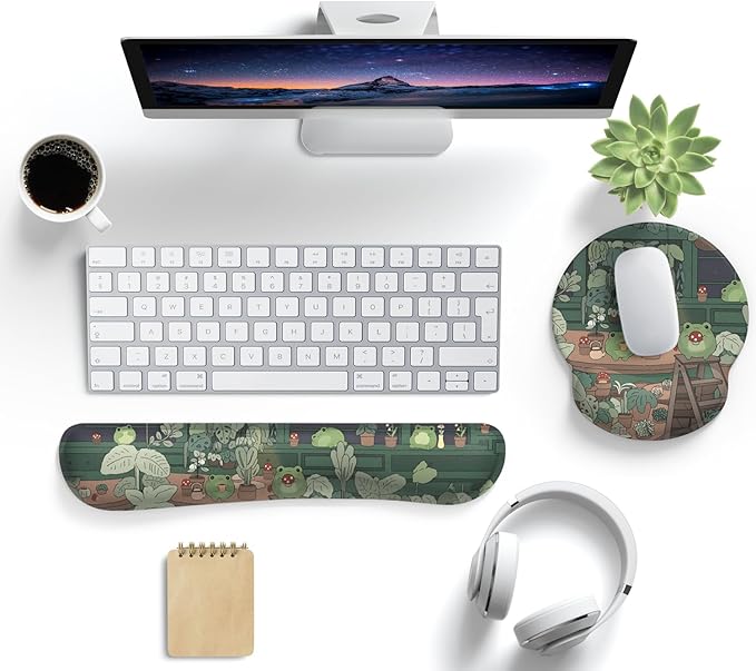 Cute Frog Mouse Pad with Wrist Rest Kawaii Green Decor Mat, Ergonomic Mouse Pad for Desk Computer Keyboard Laptop, Desk Decor Office Accessories for Girl Wrist Rest for Computer Keyboard.