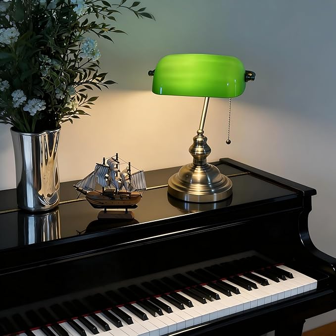 FIRVRE Green Glass Bankers Desk Lamp, Antique Desk Lamps with Brass Base, Traditional Library Lamp with Pull Chain, Vintage Desk Lamp for Office, Study Room (Bulb Included)